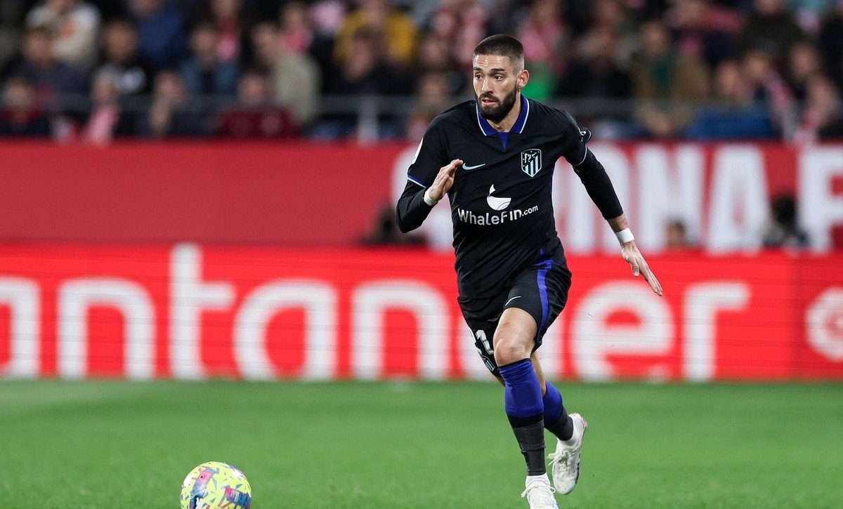 关于足球联赛赛程紧凑,球员们奋力拼搏冲向巅峰的信息 关于足球联赛赛程紧凑,球员们奋力拼搏冲向巅峰的信息