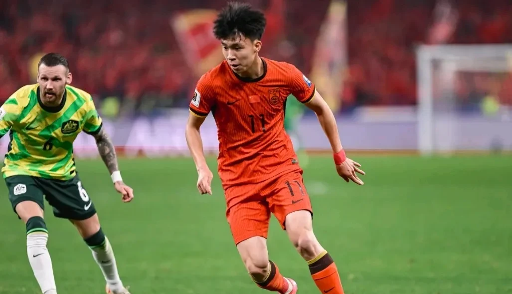 开云体育APP下载-包含球员个人表现亮眼，成为球队中流砥柱的词条