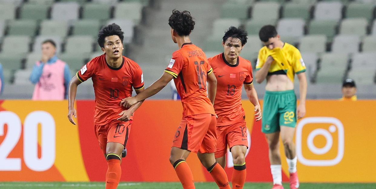 江苏苏宁击败上海申花,斩获关键胜利的简单介绍 江苏苏宁击败上海申花,斩获关键胜利的简单介绍