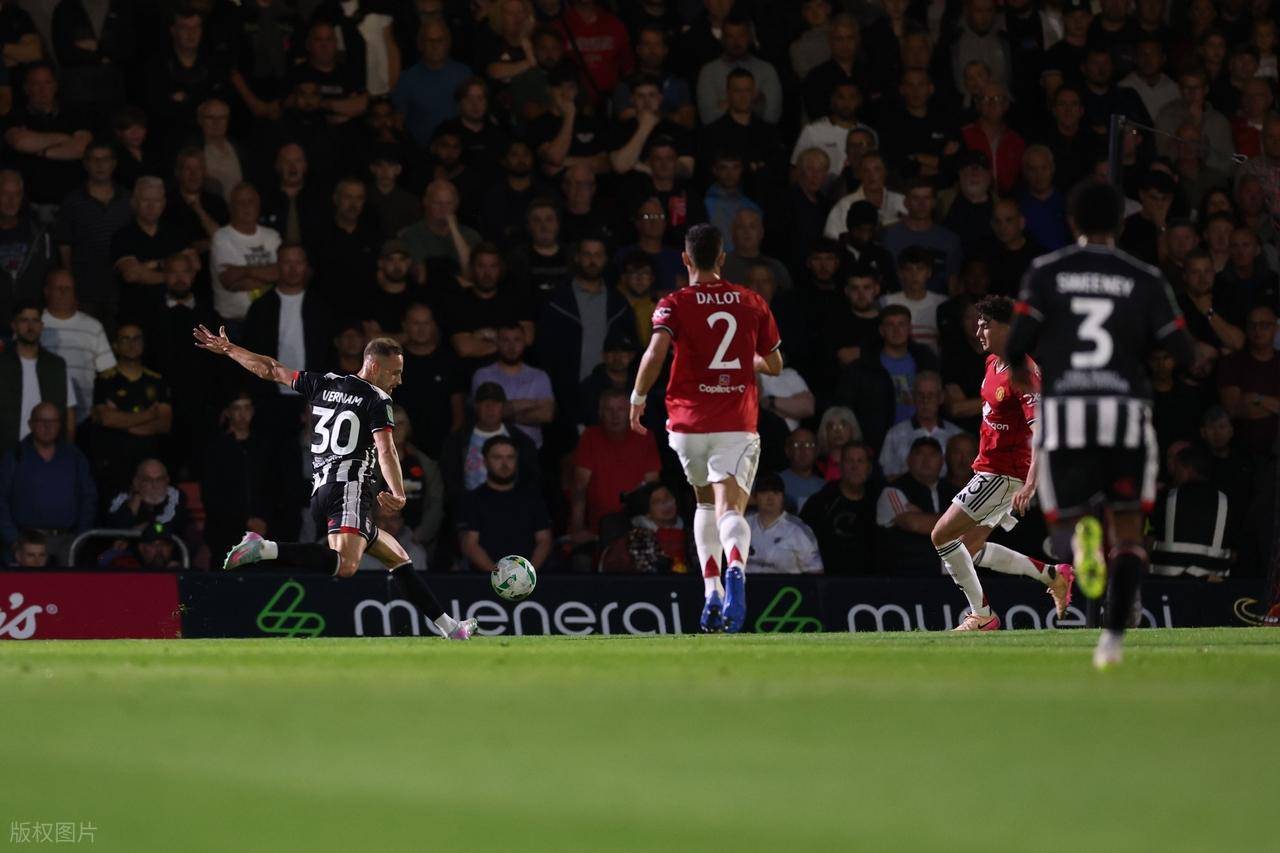 包含强队曼联轻松晋级,球员状态火热的词条 包含强队曼联轻松晋级,球员状态火热的词条