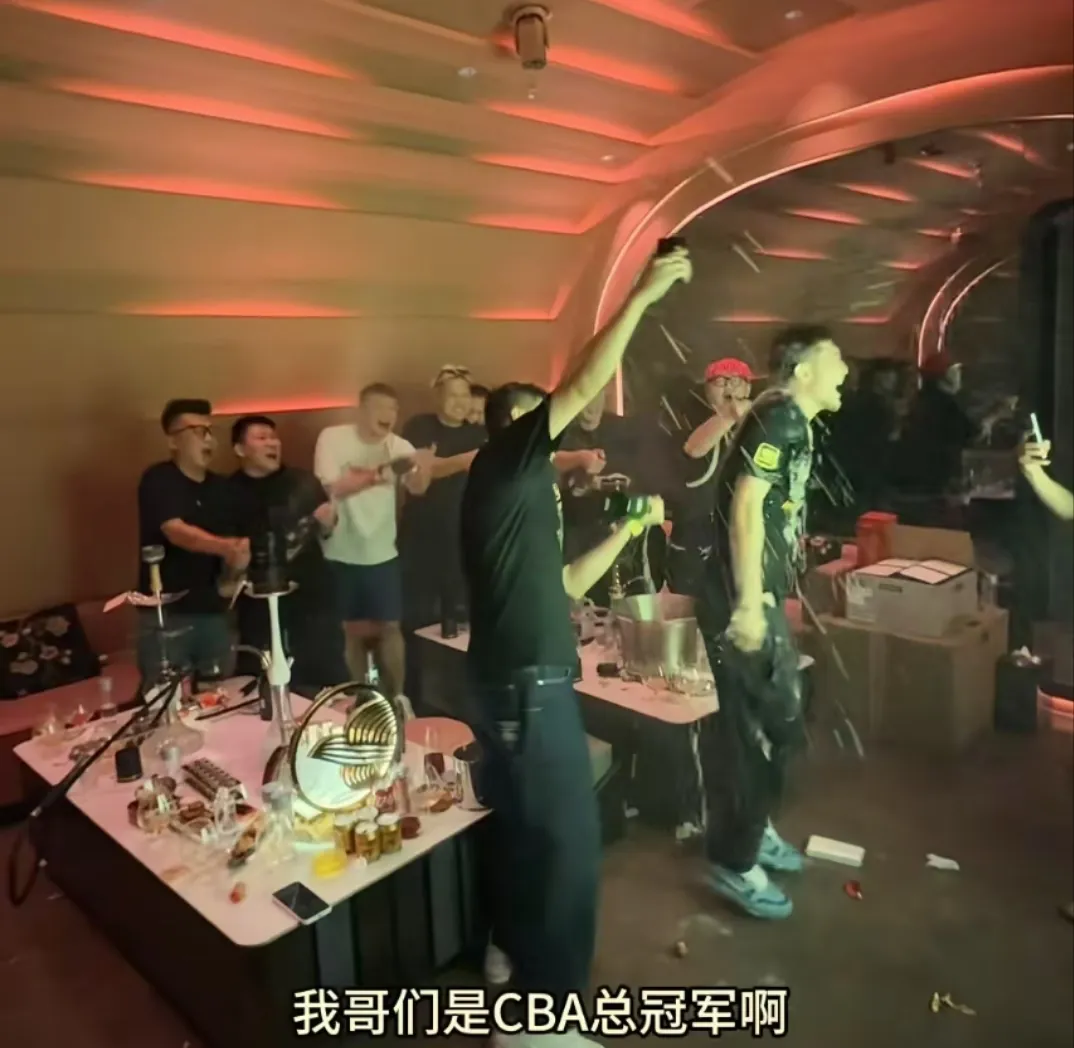 开云体育在线-金牌选手欢呼庆祝，激动人心场面的简单介绍