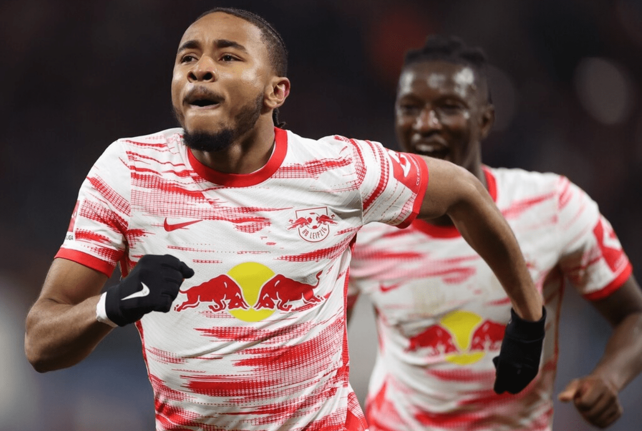 科隆球迷热情支持球队赢得比赛 科隆球迷热情支持球队赢得比赛