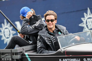 关于红牛车队险胜红牛二队，拉塞尔刷新纪录的信息