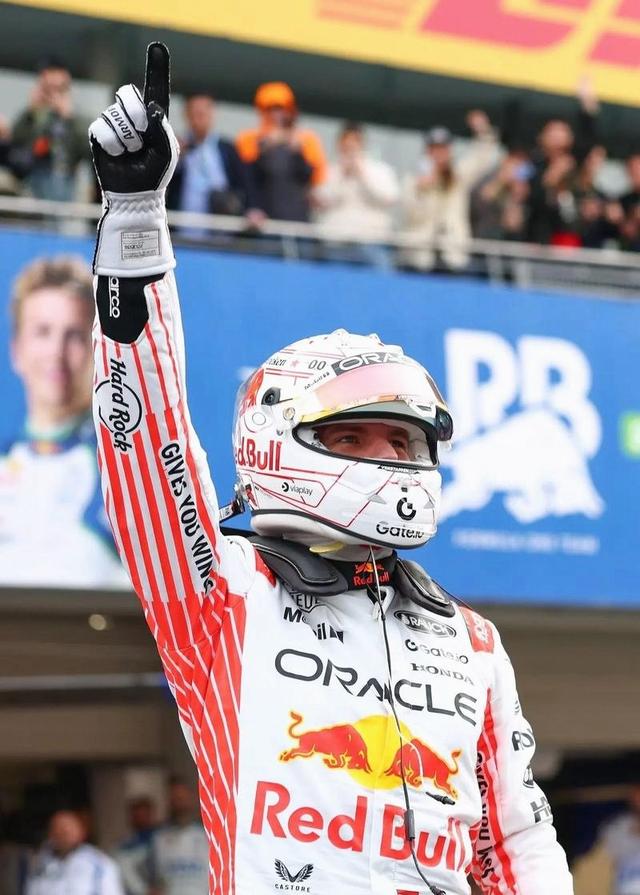 红牛车队碾压梅赛德斯,佩雷兹扛起全队 红牛车队碾压梅赛德斯,佩雷兹扛起全队