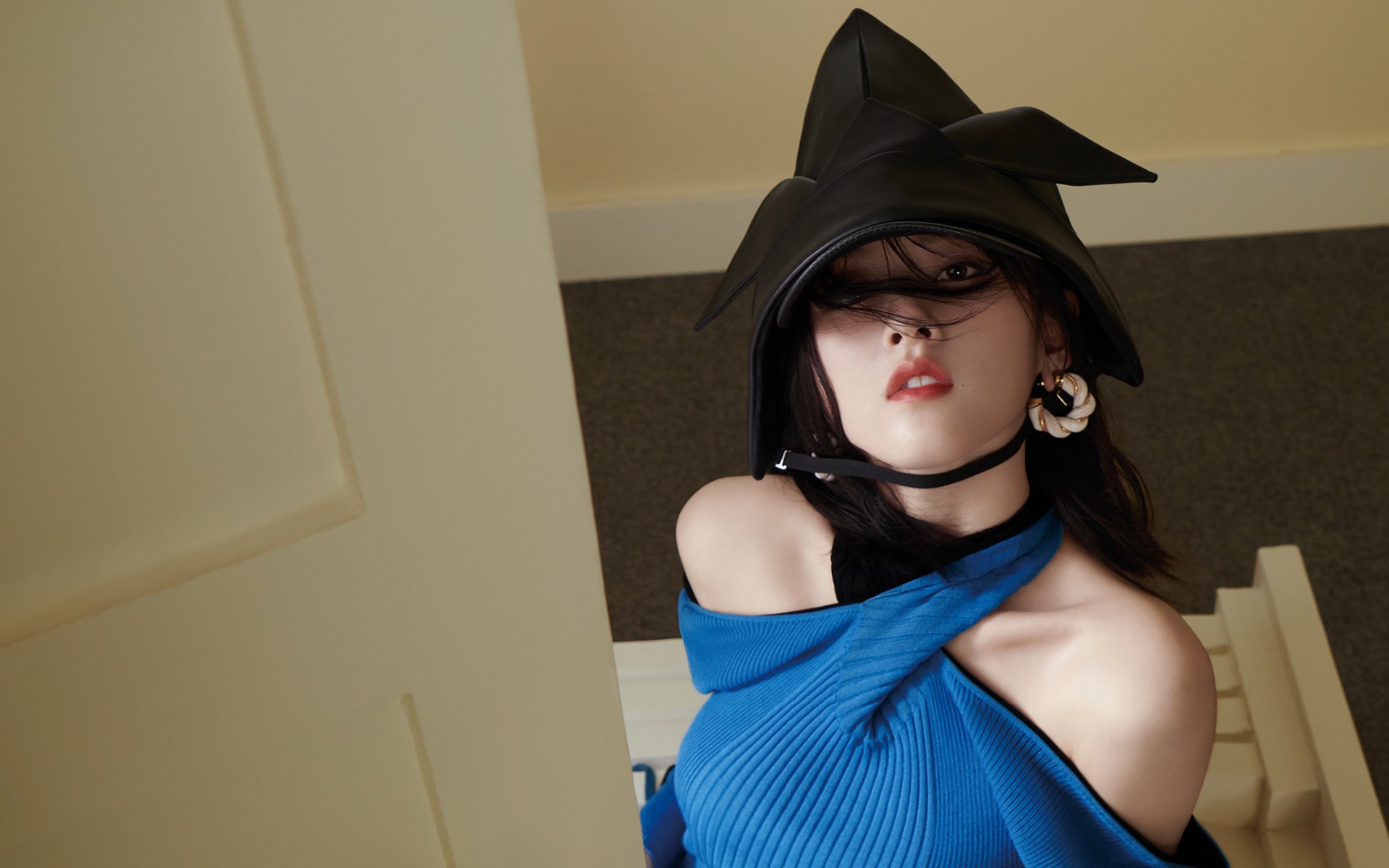 天壤之别的同频共振，当马里决战乌拉圭之际，奥斯梅恩在西甲德比封神