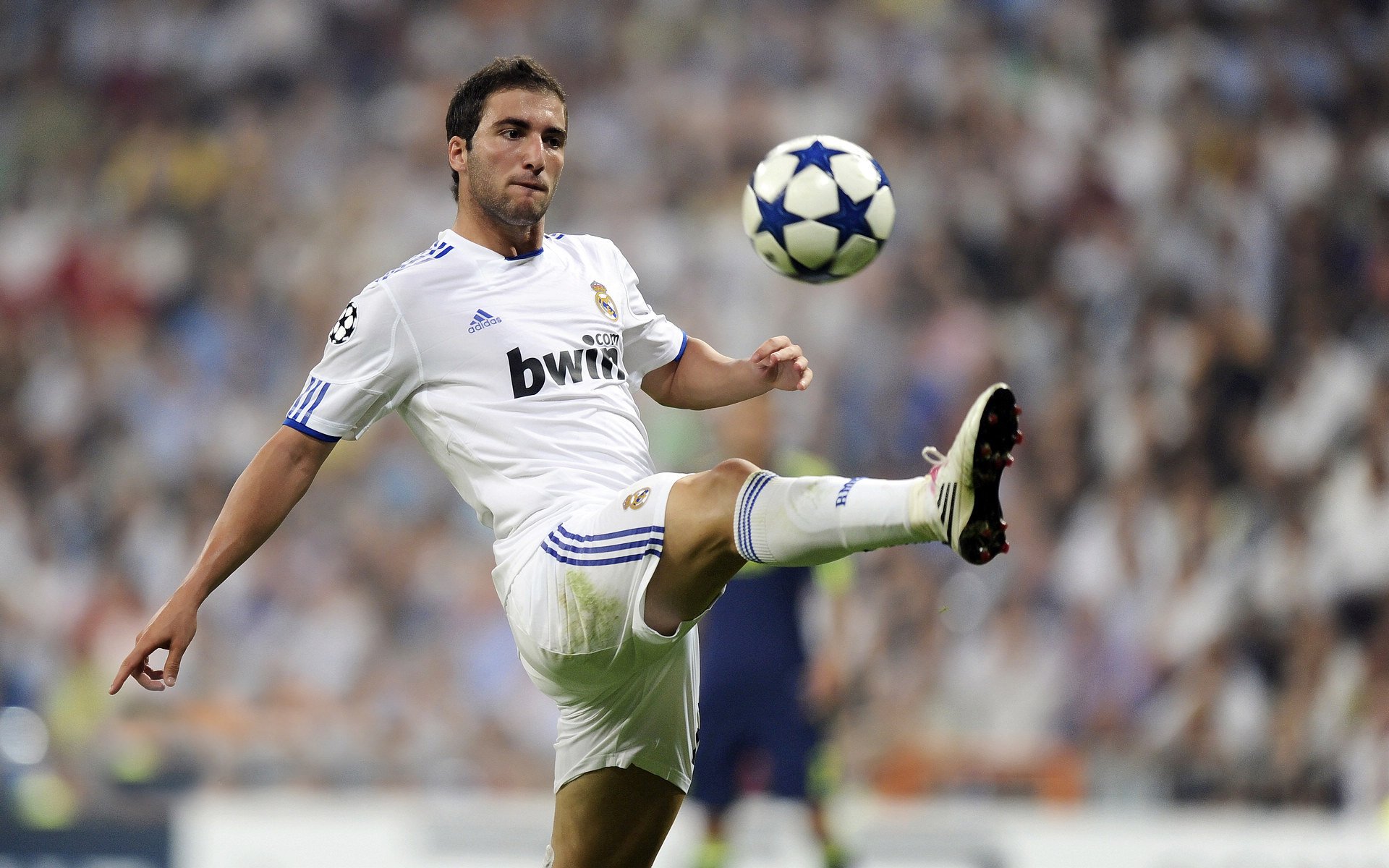 足球、篮球与地缘博弈，当球场强势成为国家叙事